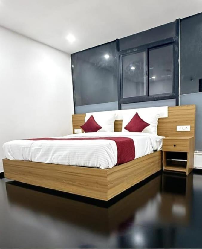 Hotel Modern Town Neu-Delhi Exterior foto